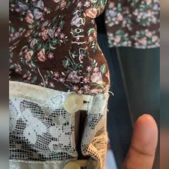 70s Vintage Child's sized Gunne Sax Outfit (Blouse and Skirt) - Picture 7 of 10